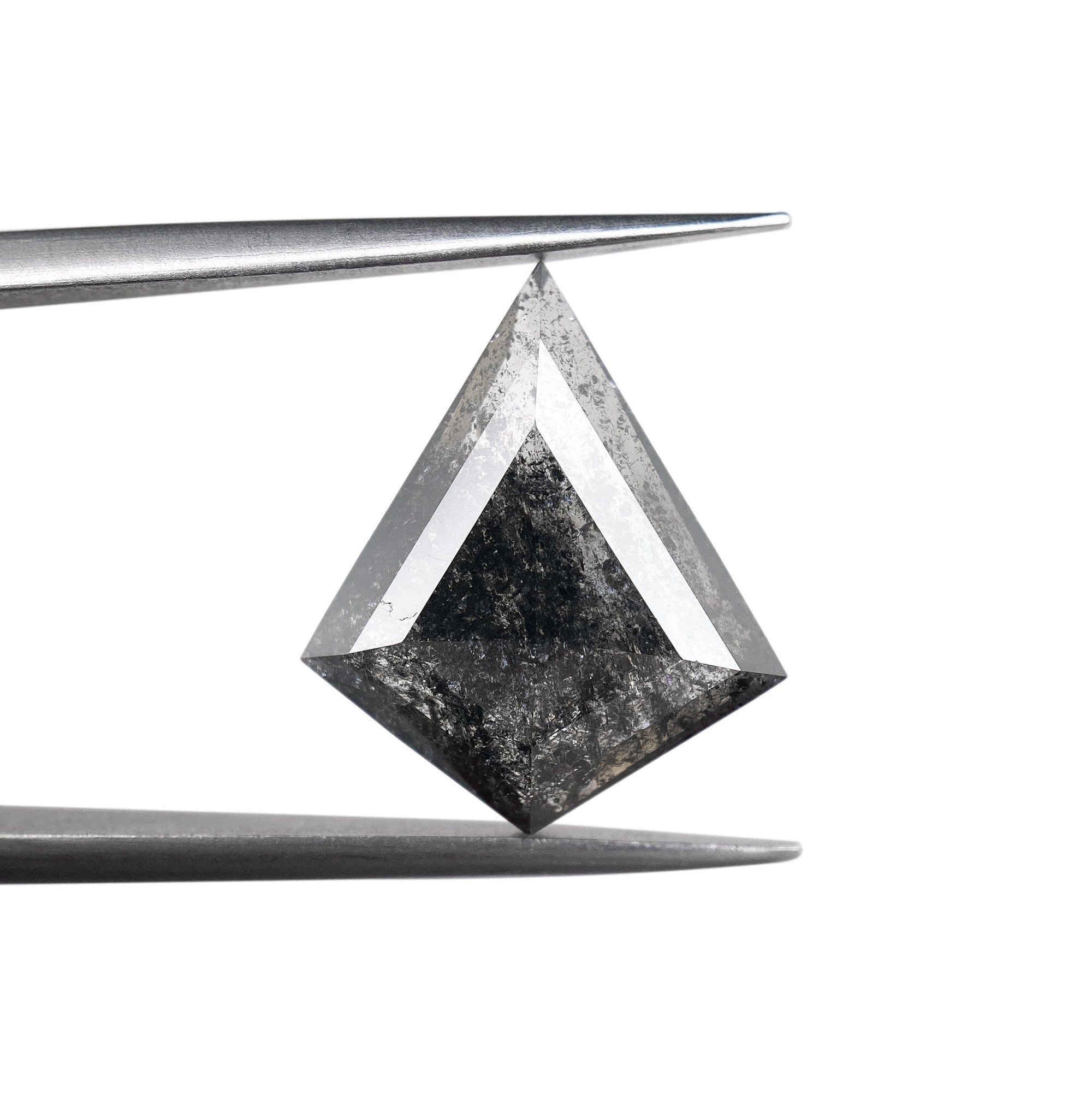DIAMOND VAULT SALT & PEPPER DIAMOND 5.13ct | Salt & Pepper Kite Shape Step Cut Diamond