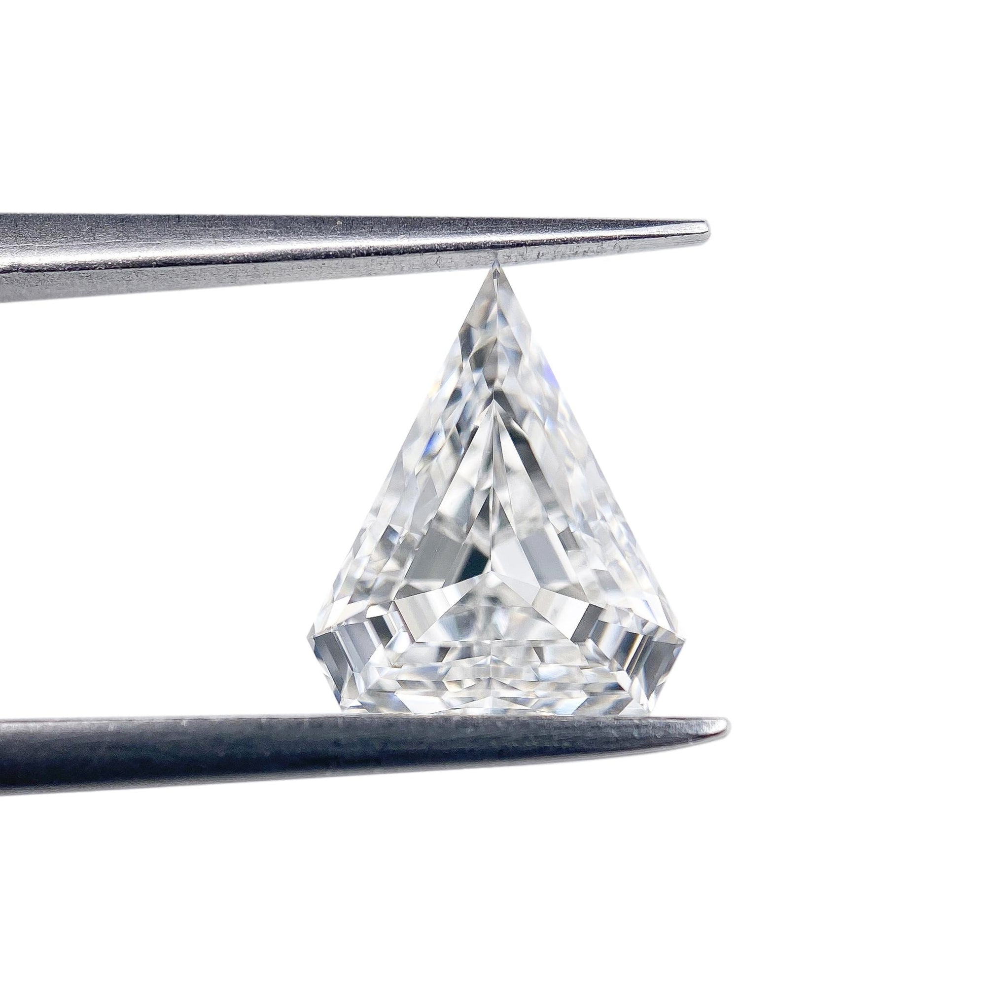 LITHOS Diamond Lab Diamond 2.01ct | E/VS1 Shield Shape Step Cut Lab Diamond (IGI)