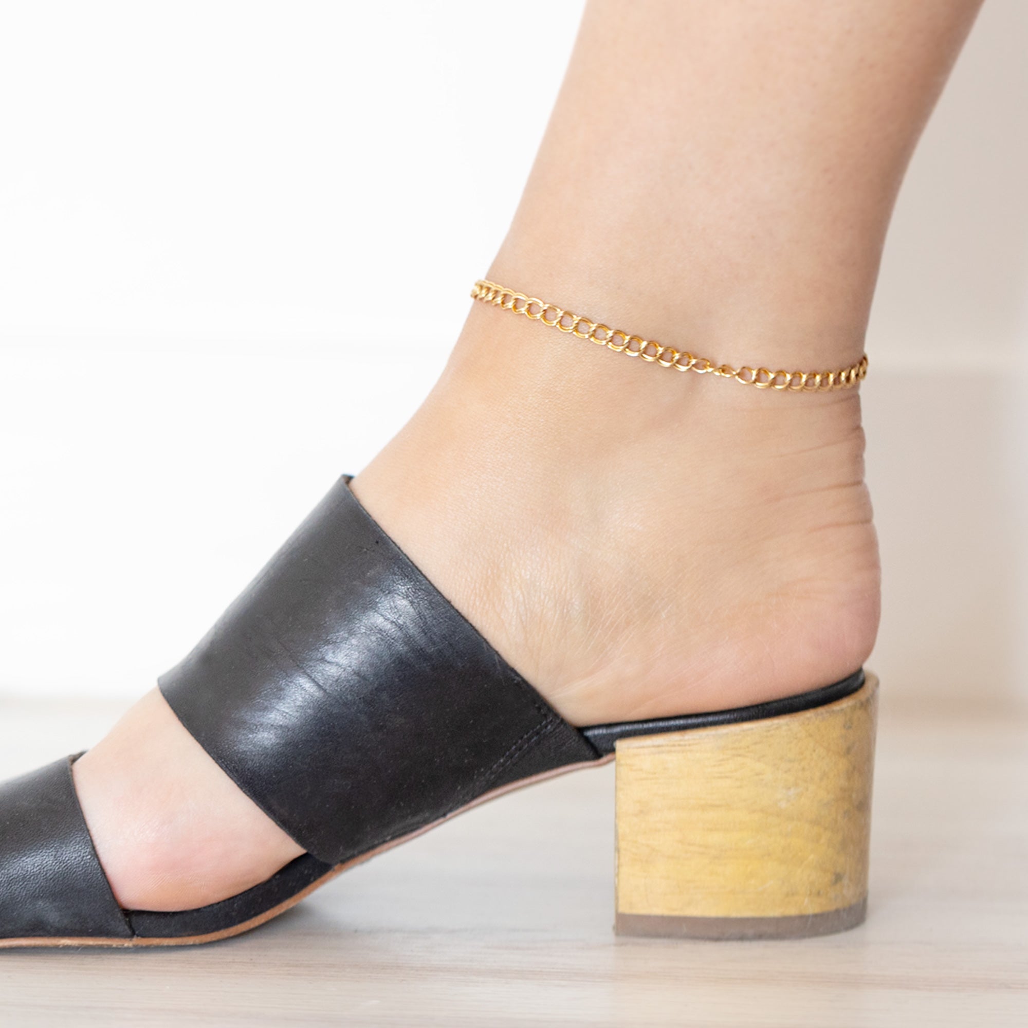 Alexis Russell Bracelets / Anklets The Bold Curb Chain Anklet | Yellow Gold
