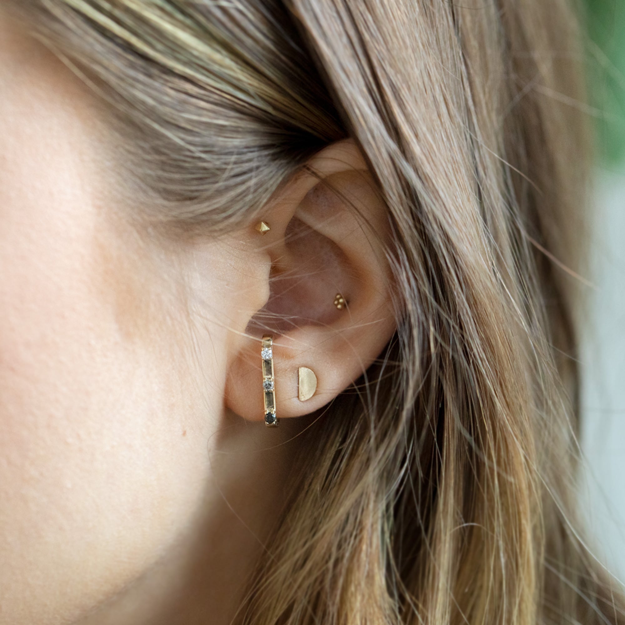 Alexis Russell Earrings The Ombré Diamond Ear Huggie | Yellow Gold