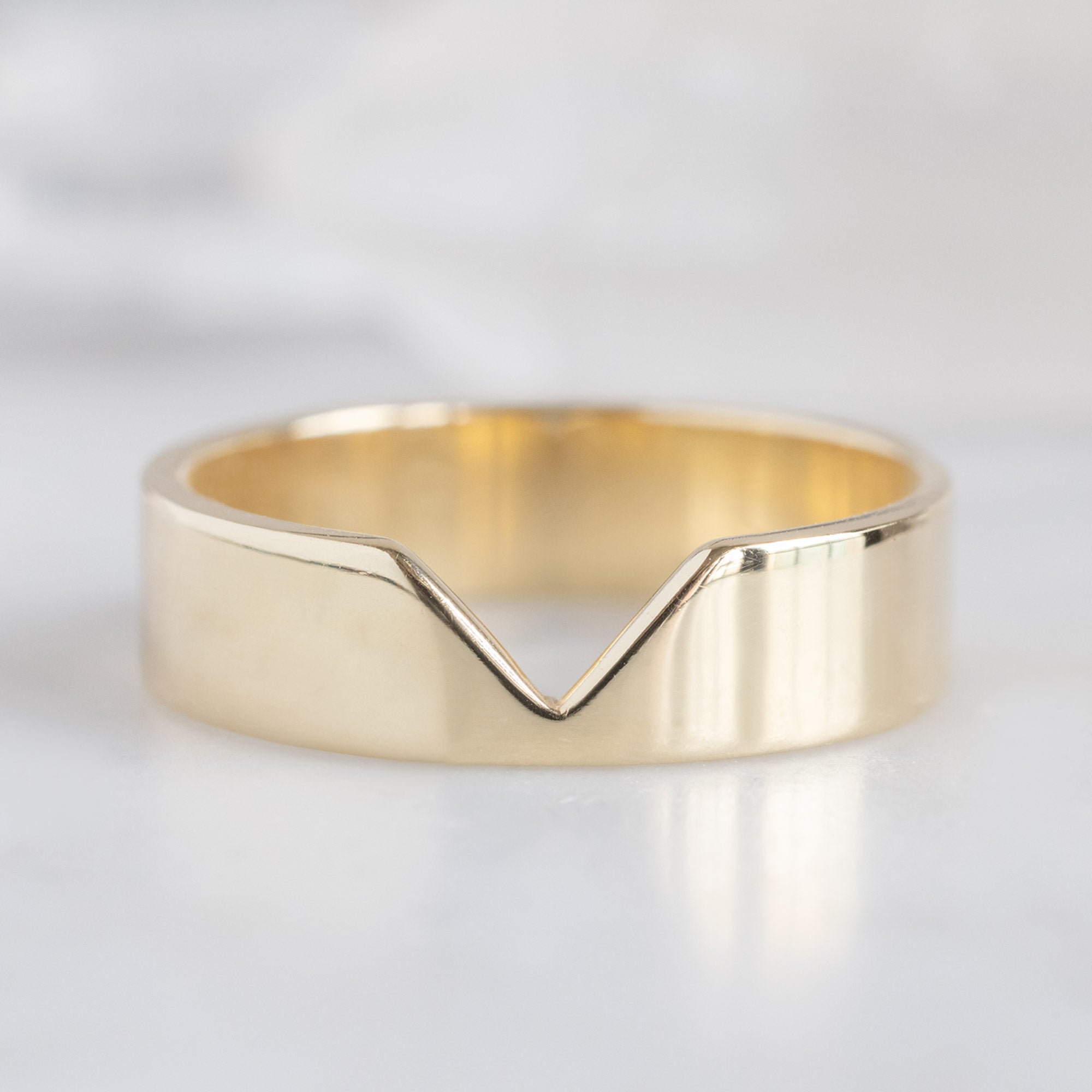 Alexis Russell  Wedding Bands The Gold Peak Wedding Band | Yellow Gold