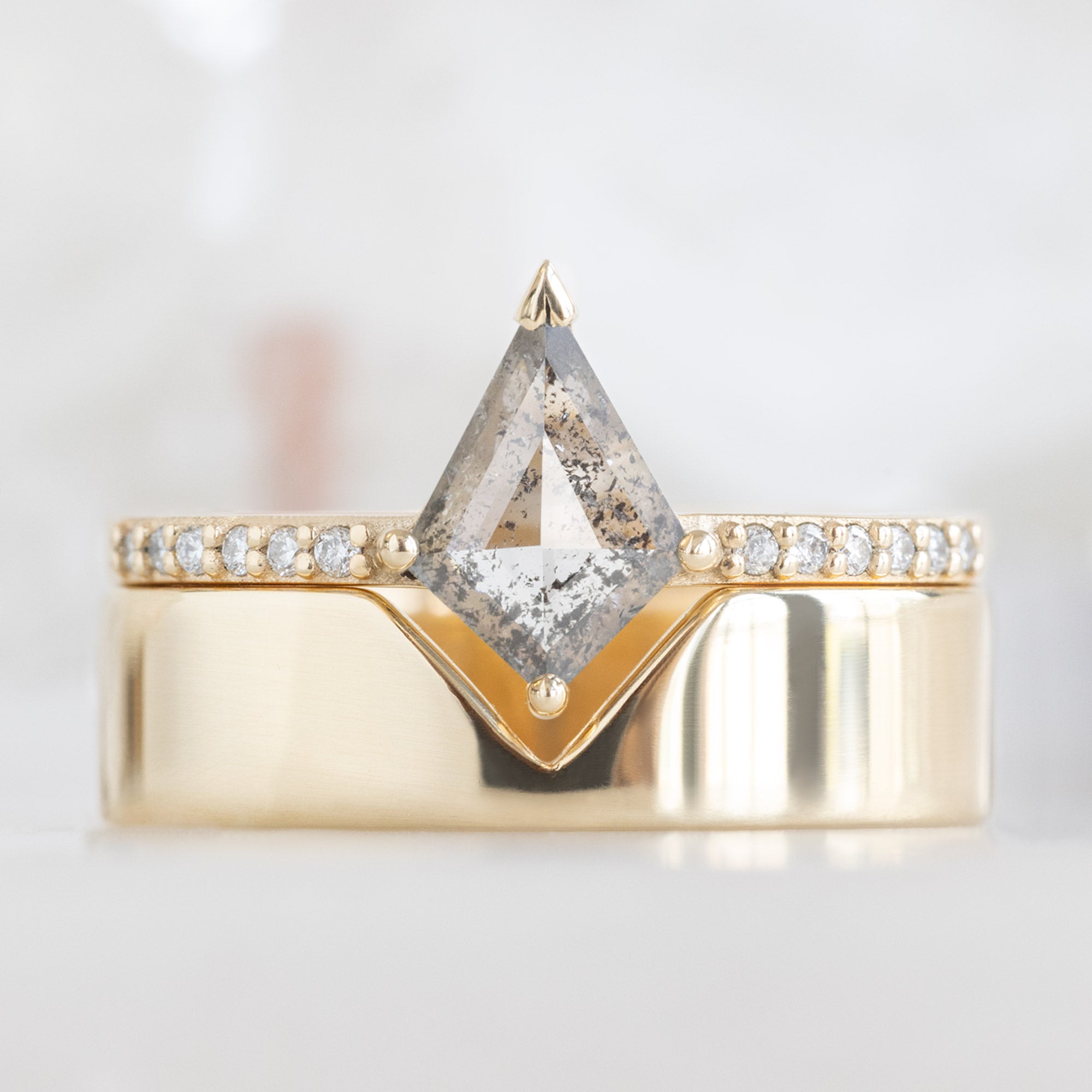 Alexis Russell  Wedding Bands The Gold Peak Wedding Band | Yellow Gold